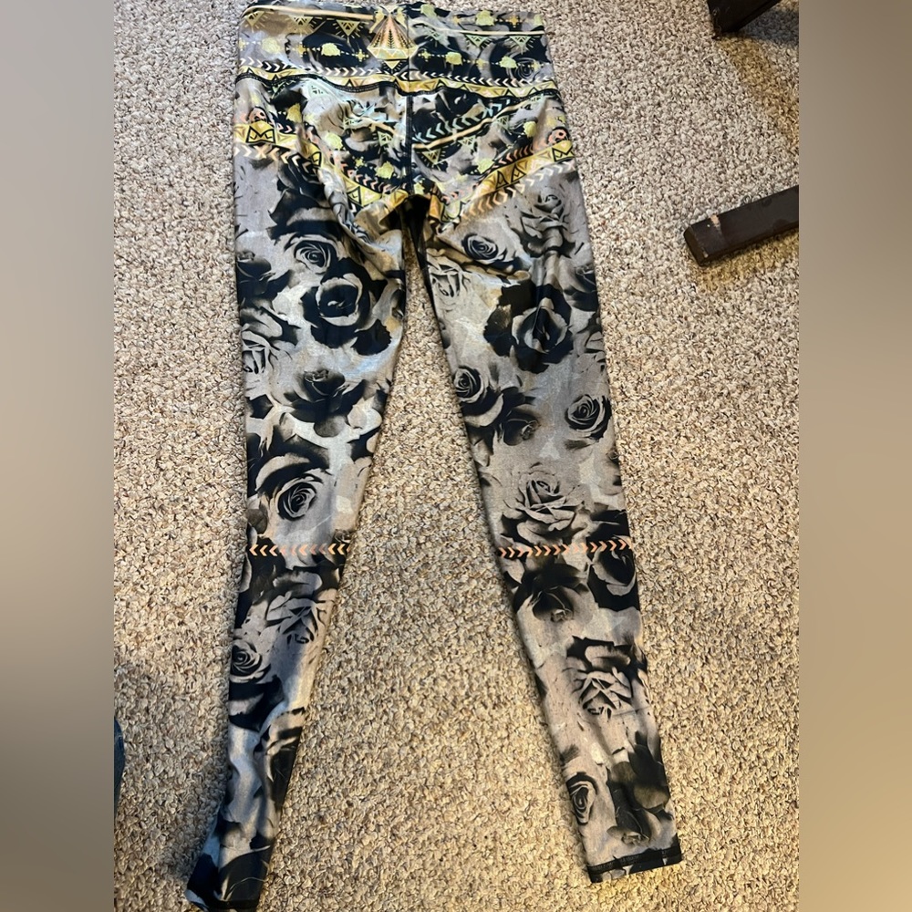 Teeki Womens yoga leggings size M